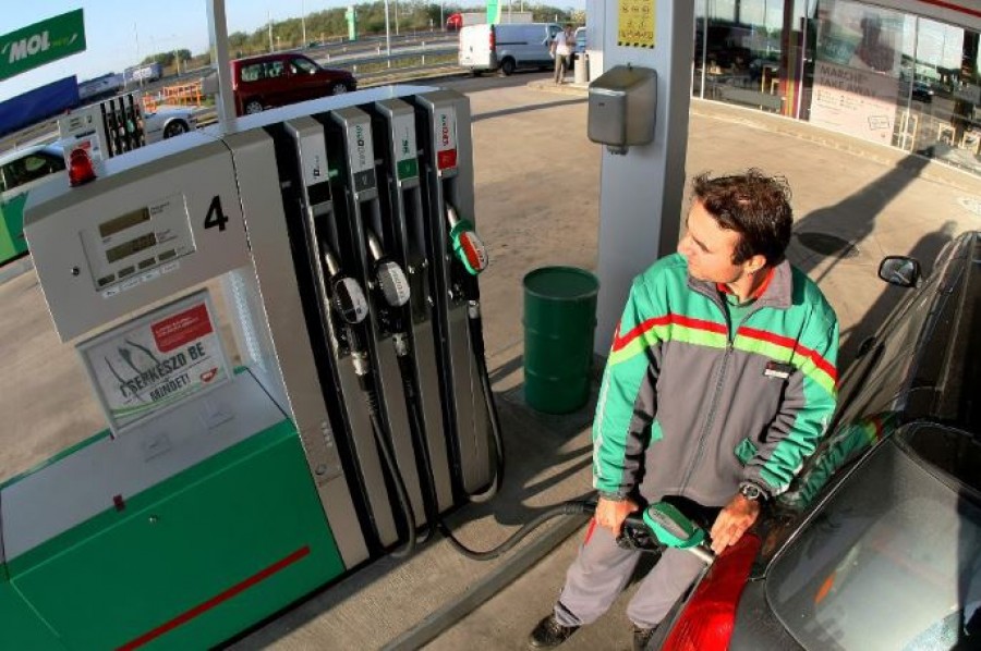 Akár 200 forintra csökkenhet hamarosan a benzin literenkénti ára