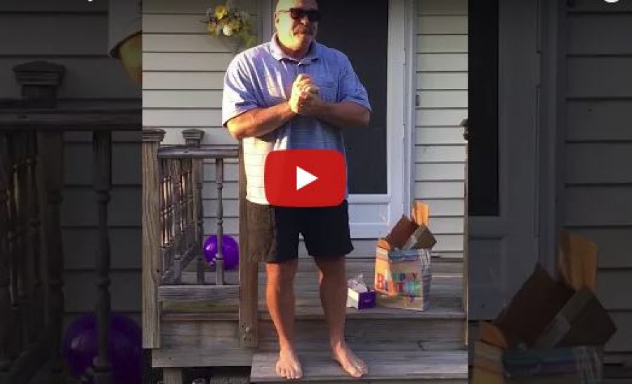 A 66 éves férfi olyan ajándékot kap a születésnapjára, hogy szinte földbe gyökerezik a lába