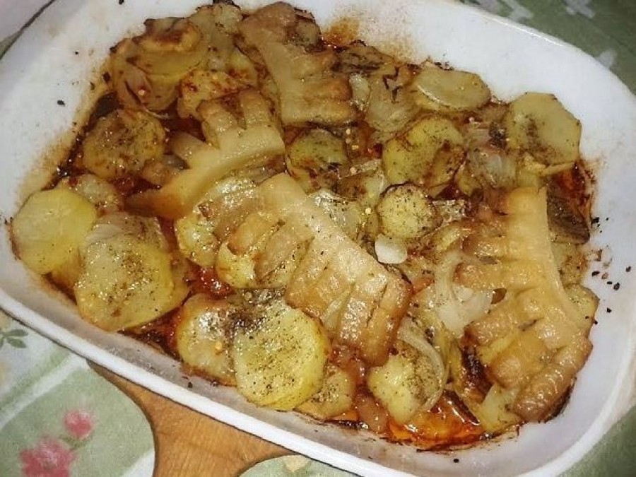 Betyárkrumpli – füstölt szalonnával, kolbásszal és hagymával!